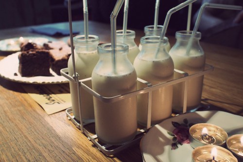 @daisyduked photo - Honey bourbon milk punch