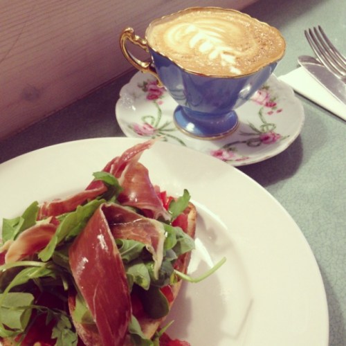 Pan con tomate w/ Serrano ham